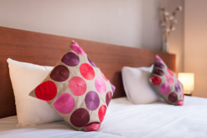 Chambre orient couleurs indiennes lit