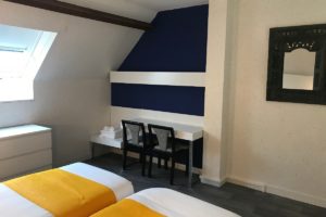 Chambre mezzanine-cote-sud-bleu-majorelle-etage