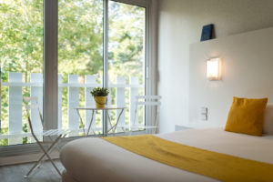 Chambre mezzanine-cote-sud-bleu-majorelle-etage