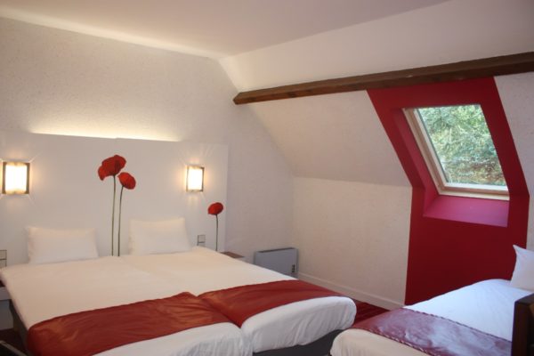 Chambre mezzanine-cote-sud-rouge-coquelicot-etage