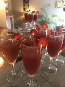 Latitude Ouest banquet-cocktail-hall-cocktail-a-la-fraise-vertical
