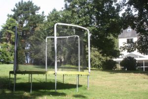 Hôtel Latitude Ouest parc-enfant-trampoline-vide