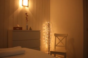 latitude- ouest -zen-espace-detente-massages-angle-lumiere-douce