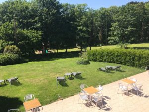 parc Latitude Ouest-vue-exterieure-terrasse-bois-du-nevet