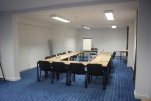 seminaire Latitude Ouest salle-nature-dressee-16-personnes