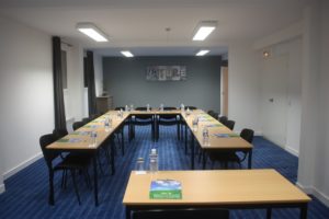 seminaire Latitude Ouest -salle-nature-dressee
