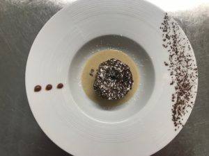 restaurant Latitude Ouest -dessert-moelleux-au-chocolat-creme-pralinee