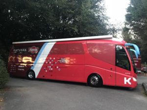 latitude-ouest-parking-autocar-tour-de-france-2018-team-katusha