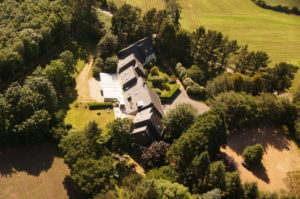 latitude-ouest-hotel-vue-du-ciel-de-loin