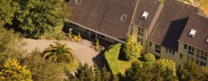 latitude-ouest-hotel-vue-du-ciel-cote-entree-bandeau