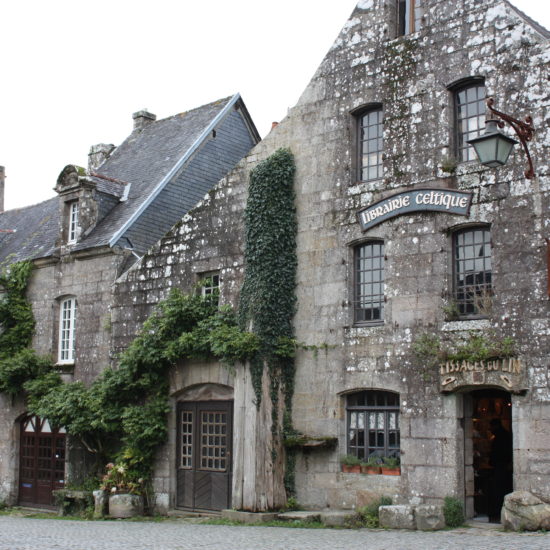 tourisme-locronan-place-village