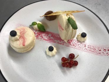 restaurant-dessert-macarons-framboises